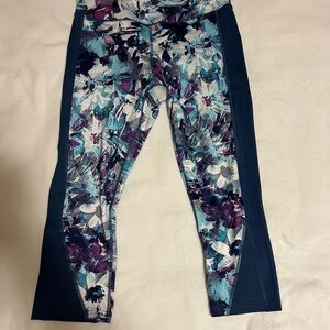 Navy and purple floral capri leggings Size L